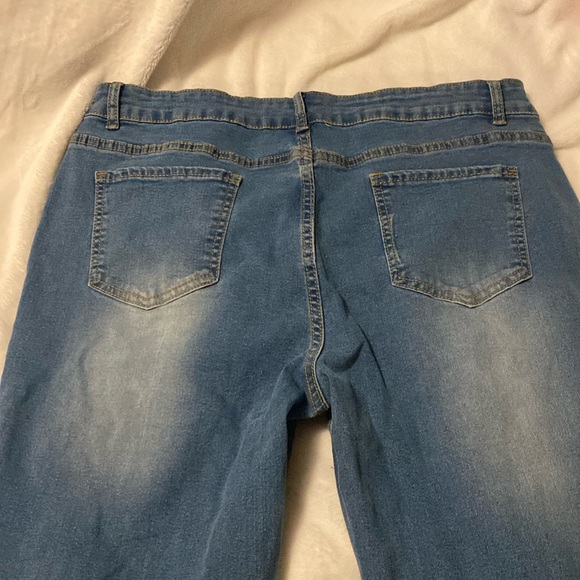 Bell bottom jeans. - Picture 3 of 5